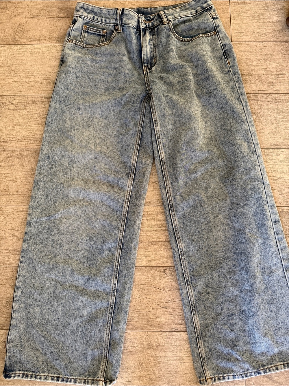 Wide-Leg Light Blue Washed Jeans
